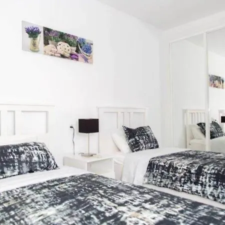 Beautiful 2 Bedrooms , Dona Sofia. Lägenhet Fuengirola